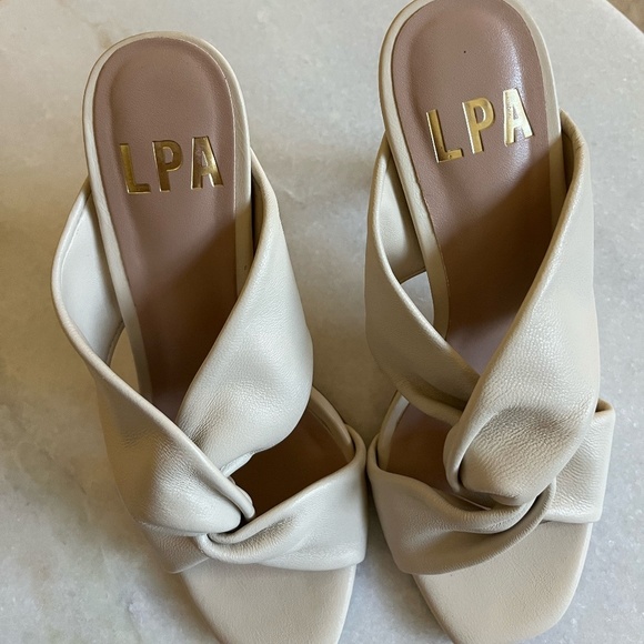BRAND NEW | REVOLVE x LPA | Soft Twist Leather Sandal Heels in Bone | Size 6 - Picture 8 of 11
